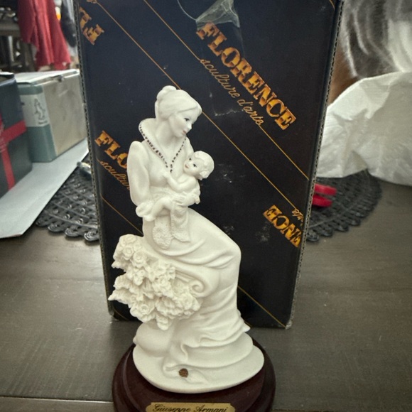 Guiseppe Armani Maternity Figurine